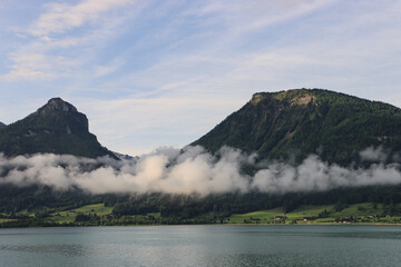 Wunderschönes Salzkammergut; Blick von St. Wolfgang über den Wolfgangsee auf Sparber und Bleckwand