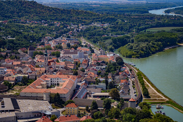 Panoramaaussicht auf Hainburg an der Donau