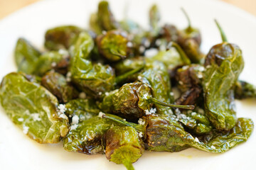 Spanish Blistered Padrón Peppers (Pimientos de Padrón) 