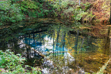 神聖な神の子池「秋の北海道」