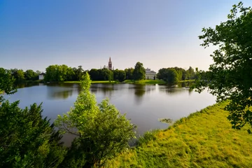 Malerisches Landschaftspanorama in „Gartenreich Dessau-Wörlitz“ Deutschland an einem sonnigen Sommerabend in warmem Sonnenlicht ist ein öffentliches Unseco-Weltkulturerbe in Sachsen-Anhalt Deutschland an der Elbe. © ON-Photography