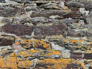 Wall made of natural stones