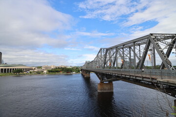 Fototapeta na wymiar View of the Alexandra Bridge, Ottawa
