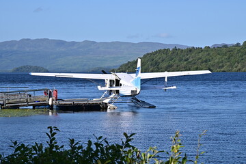 Wasserflugzeug auf dem Loch Lomond im Trossachs National Park, Schottland