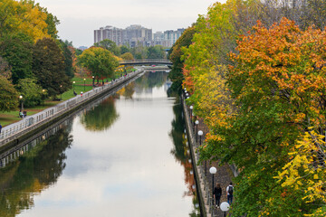 Fototapeta na wymiar Autumn red leaves scenery in Ottawa, Ontario, Canada. Fall foliage in Rideau Canal Western Pathway.