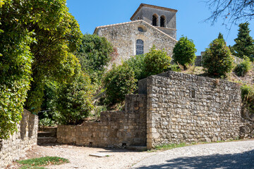Fototapeta na wymiar église Sainte-Foy de Mirmande