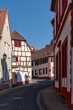 Stra&szlig;e in der Altstadt von Kirchheimbolanden in Rheinland-Pfalz, Deutschland