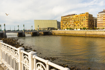 Paseo por el río brume y el Kursaal, Donostia-San Sebastián