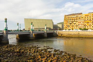 Paseo por el río brume y el Kursaal, Donostia-San Sebastián