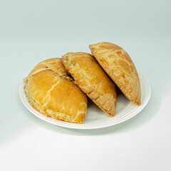 Stir-fried noodles with tenderloin, chunks of beef and tomato.