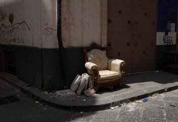 Abandoned chair 