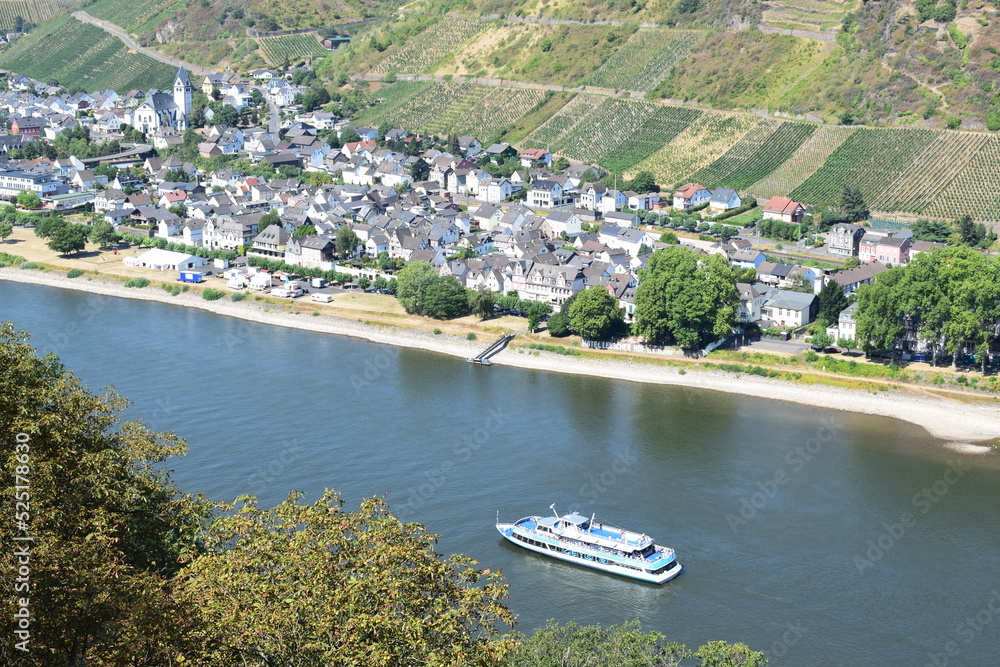 Wall mural Passagierschiff vor LEutesdort