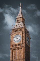 Fototapeta na wymiar Big Ben in London on a cloudy day