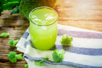 broccoli Healthy drink, Glass of broccoli juice, on wood background