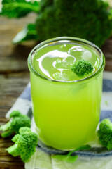 broccoli Healthy drink, Glass of broccoli juice, on wood background