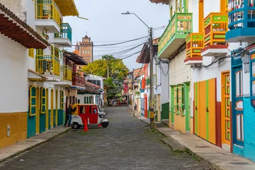 Fototapeten strert view of jerico colonial town, colombia © jon_chica
