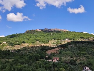 Fototapeta na wymiar Mirabello Sannitico - Panorama del paese di Ferrazzano dalla piazza del borgo