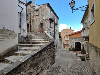 Fototapeta na wymiar Mirabello Sannitico - Scorcio del borgo dai vicoli del centro storico
