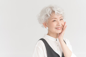 日本人シニア女性ポートレート