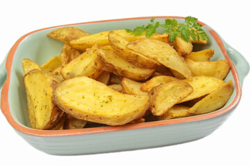 plat de pommes de terre wedge en gros plan isolé sur un fond blanc