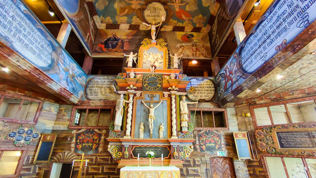Das vollst&auml;ndig ausgemalte Kircheninnere der historischen Kirche von V&auml;ttern in Schweden
