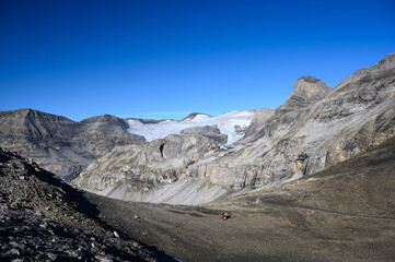 alpine hikinger at Lämmerengrat with Wildstrubelglacier