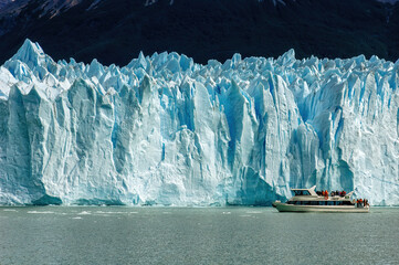 Cruise boat in front of Perito Moreno Glacier in Patagonia, Argentina.