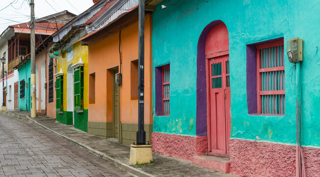 Casas Coloridas de la Isla de Pet&eacute;n Guatemala 