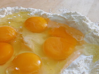 fare la sfoglia in casacon uova fresche