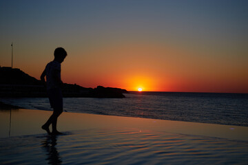 Fototapeta premium silhouette of a person on the beach sunset