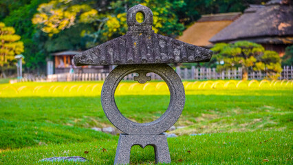 Japanese Garden　丸い石灯籠と日本庭園
