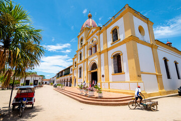 santa barbara church in mompox colonial town, colombia - obrazy, fototapety, plakaty