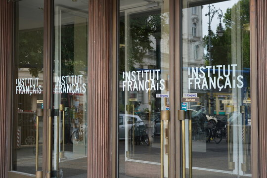 Eingang des Institut Français am Kurfürstendamm in Berlin am 22.02.2022