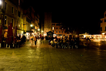 Fototapeta na wymiar Venedig bei nacht im Klimawandel