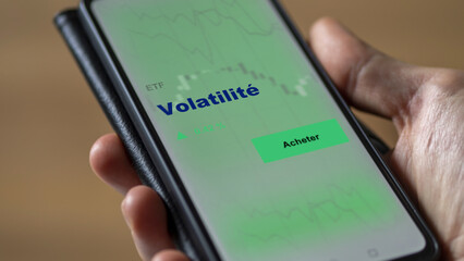 Investir dans un fonds etf volatilité actions en bourse sur un écran. Graphique, courbes, chandelles d'ETF.