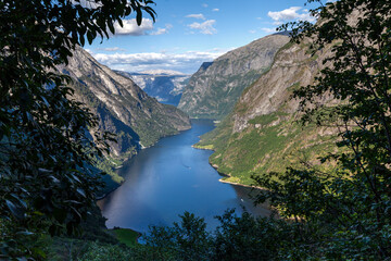 Norwegenreise - wunderschöne norwegische Fjordlandschaft-  Ausblick auf den Nærøyfjord vom Rimstigen Wanderweg aus