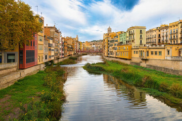 Fototapeta na wymiar View of the Onyar river from the Stone bridge in Girona, Catalunya, Spain