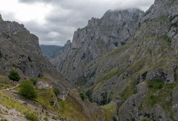 Fototapeta na wymiar Ruta del Cares, Parque Nacional de los Picos de Europa, España
