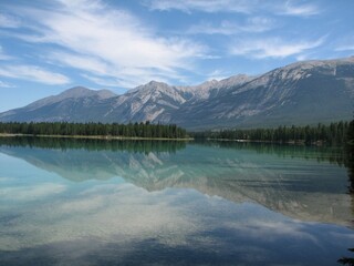 Fototapeta na wymiar Mountain reflection in lake