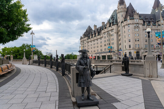 Valiants Memorial In Ottawa, Canada, Collection Of Nine Busts And Five Statues Of Key Players In Canadian Battles. Pierre Le Moyne D’Iberville Of French Regime In King William's War.