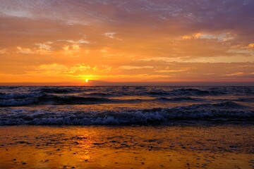Fototapeta na wymiar Panorama Sonnenuntergang an der Nordsee 