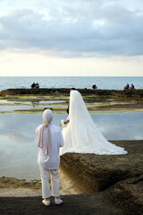 Fotoshootings mit Brautpaar am Rosa Felsen an der Schwarzmeerküste mit Wolken im Licht der...