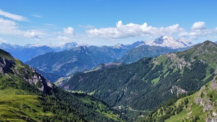 Fototapeta na wymiar drone photo dolomites italy/Dolomites italie
