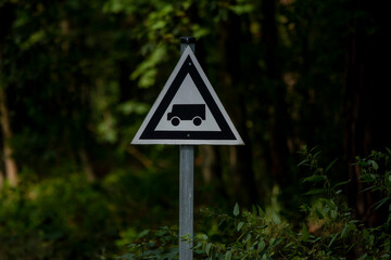 znak kolejki wąskotorowej przy torowisku