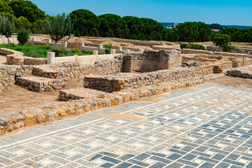 Site archéologique des ruines d'Empuries (Empúries en catalan) : port antique gréco-romain, situé sur la commune de L'Escala, près de Gérone, en Catalogne (Espagne). - 525425213