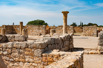 Site archéologique des ruines d'Empuries (Empúries en catalan) : port antique gréco-romain, situé sur la commune de L'Escala, près de Gérone, en Catalogne (Espagne). - 525425618