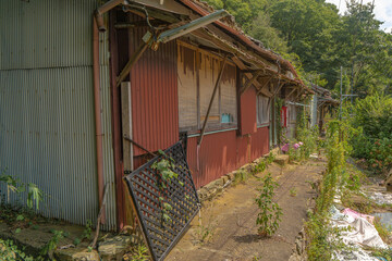 田舎にある空き家 © planas