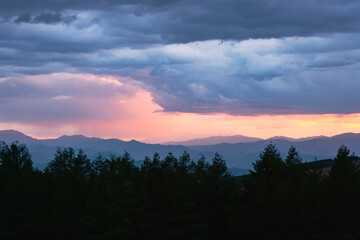 日没前の夕空　秋の空　光の光芒　霧ケ峰高原