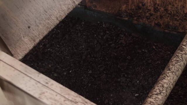 Coal cleaning process at preparation facilties. Washing with water, fractionation