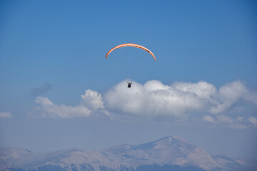 Fototapeta na wymiar Paragliding in the city of Kemer on Mount Tathali